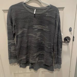 Z Supply Camo lightweight crewneck